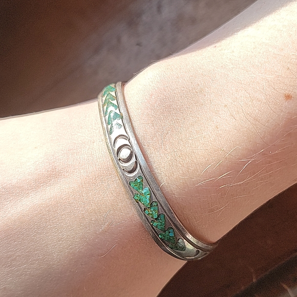 Silver Nakai Navajo Blue-Green Heart Waves Bracelet - Picture 2 of 4